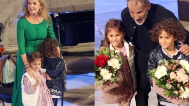 Έμοιασε στον μπαμπά του: Ο Σταύρος Ξαρχάκος απαθανατίστηκε να παίζει πιάνο με το γιο του και αποθεώθηκε από το κοινό