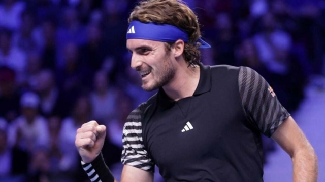 Θρίαμβος Τσιτσιπά στο Paris Masters: Νίκησε με ανατροπή τον Αλιασίμ και προκρίθηκε στους «16»