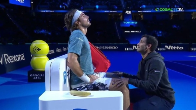 Άδοξο τέλος για τον Στέφανο Τσιτσιπά στο ATP Finals: Εγκατέλειψε το ματς με τον Ρούνε – Τον «έπιασε» η μέση του (video)