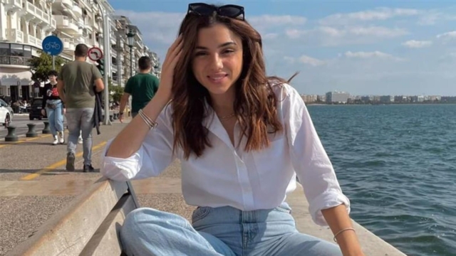 «Είδα έναν άνθρωπο στο παρμπρίζ – Κρατούσε στα χέρια του ένα φονικό όπλο»: Όσα κατάθεσε η συνοδηγός για την παράσυρση της Έμμας στη Θεσσαλονίκη (video)