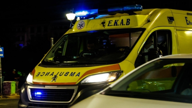 Αδιανόητη τραγωδία στη Δράμα: Πετάχτηκε στον δρόμο για να σώσει σκυλάκι και σκοτώθηκε όταν παρασύρθηκε από λεωφορείο ΚΤΕΛ