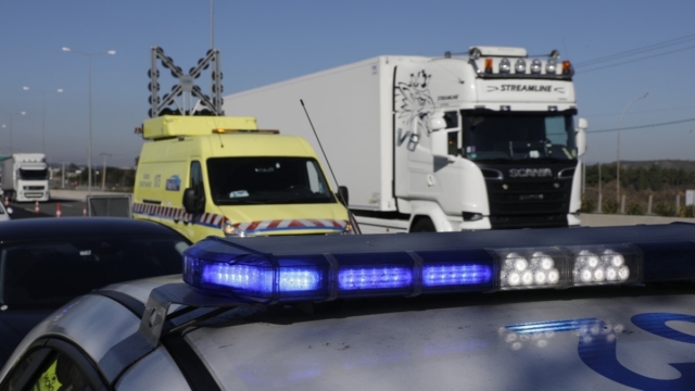 Ακόμη ένα δυστύχημα ξημερώματα Κυριακής – Σκοτώθηκαν δύο νεαροί που «καρφώθηκαν» σε μπάρες στην Αθηνών – Κορίνθου