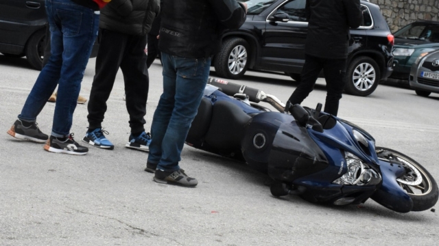 Τροχαίο δυστύχημα στη Θεσσαλονίκη: Νεκρός 39χρονος μοτοσικλετιστής – Έπεσε πάνω του αυτοκίνητο