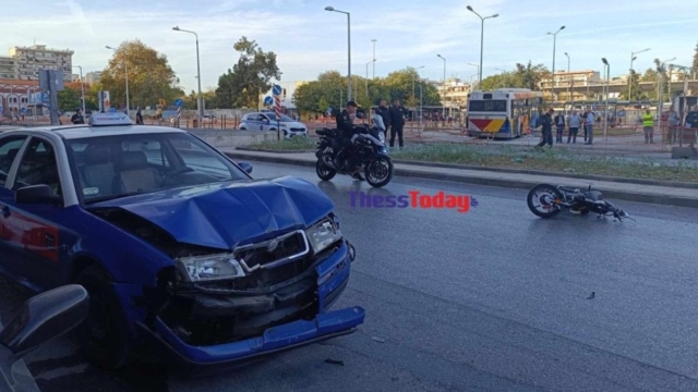 Τραγωδία στην Θεσσαλονίκη: Λεωφορείο παρέσυρε μηχανάκι και αυτοκίνητα – Μία γυναίκα νεκρή (video)