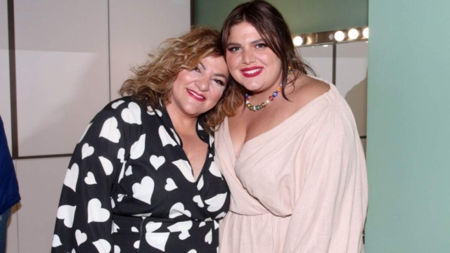 Περήφανη για τη μαμά της η Δανάη Μπάρκα: «Κλαίω από ευτυχία που θα λέω σε όλη μου την ζωή ότι είμαι η κόρη της»