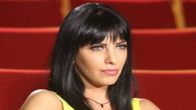 «Γέννησα και το παιδί μου ήταν νεκρό. Ο πατέρας μου πέθανε από καρκίνο των πνευμόνων πριν 2 χρόνια» – “Τσακίζει” καρδιές η Βιβή Μαστραλέξη