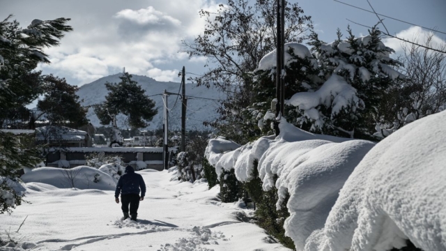 Πολική επέλαση από τα Μερομήνια: Συναγερμός για την έναρξη του 2024 – Έρχονται χιόνια στην Αττική