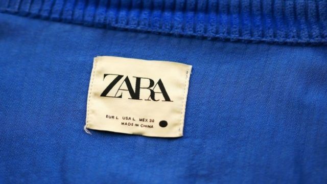 Ουρές από γυναίκες στα Zara: Το πιο θηλυκό φόρεμα του μήνα θα το βρεις μόνο με €9,99