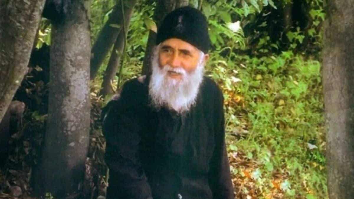 Σαρωτικός τριγμός με προφητεία του Άγιου Παΐσιου: «Όταν δείτε να γίνονται συμφορές στην Ελλάδα και το κράτος να βγάζει τρελούς τότε…»