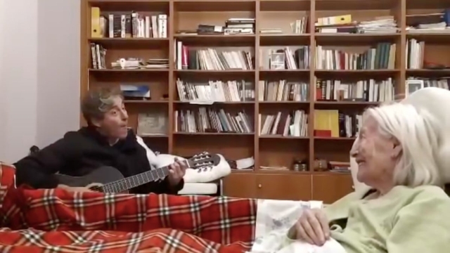 Αίας Μανθόπουλος: Πέθανε η μητέρα του δύο μήνες μετά τον θάνατο του ηθοποιού