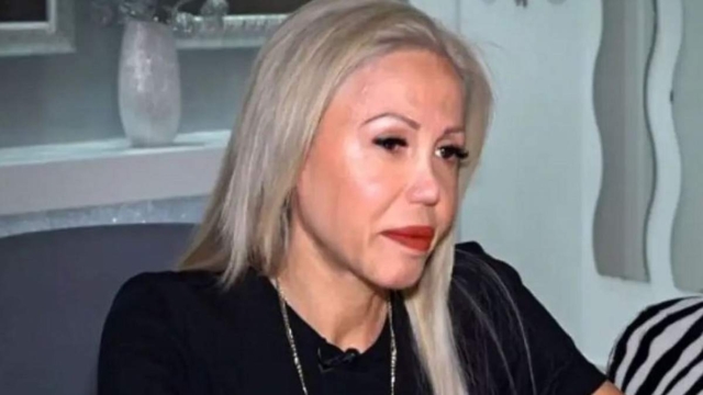 Σε δεινή οικονομική κατάσταση η Άννα Φλωρινιώτη: «Δουλεύω σε κομμωτήριο και παράλληλα το βράδυ – Πρέπει να επιβιώσω»