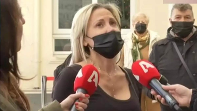 Ράκος η Αννούλα Φλωρινιώτη έξω από το νοσοκομείο – «Δεν νιώθω καλά»