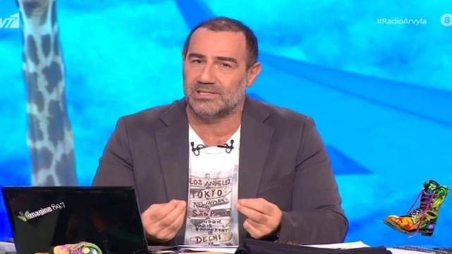 «Ρε γ@μώτο, έφυγε από τη ζωή…» – Ο θάνατος που “τσάκισε” τον Αντώνη Κανάκη και ο on air σπαρακτικός αποχαιρετισμός