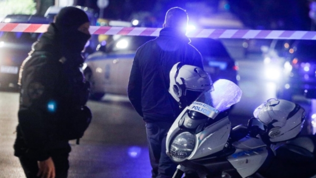 Θανατηφόρα καταδίωξη από Νίκαια μέχρι Ασπρόπυργο: Νεκρός 29χρονος αστυνομικός της ΔΙΑΣ (video)
