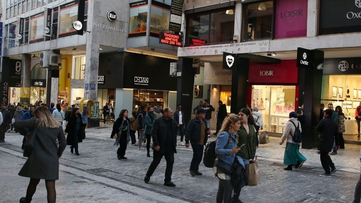 Εορταστικό ωράριο Χριστουγέννων: Πότε ξεκινά – Ποιες ώρες ανοίγουν τα μαγαζιά
