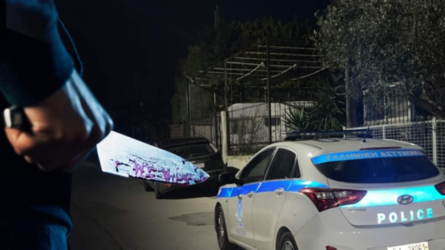 Άγριο έγκλημα στα Καλύβια: 16χρονος μαχαίρωσε μέχρι θανάτου τον 71χρονο πατέρα του – Πήρε τη μητέρα του και της το είπε