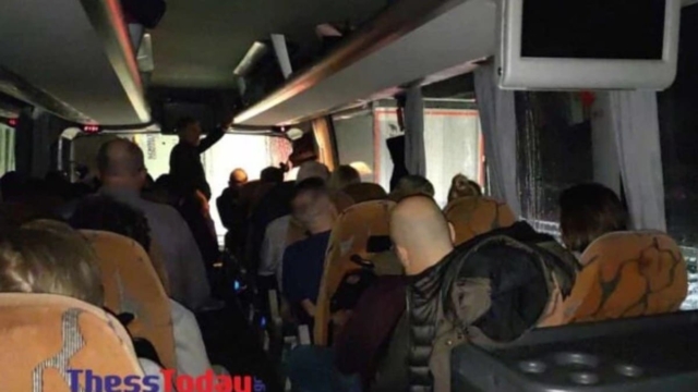 Γολγοθάς για 100 Θεσσαλονικείς ταξιδιώτες: Εγκλωβισμένοι σε δρόμο που οδηγεί από την Πράγα στη Βιέννη λόγω χιονοθύελλας