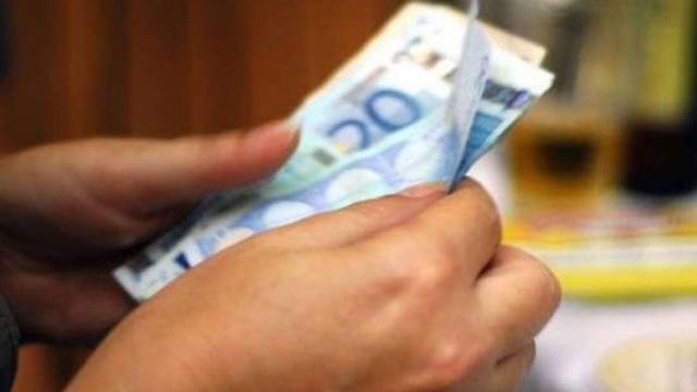 Φοβερά νέα για χιλιάδες Έλληνες: 400 ευρώ «ζεστά» στους λογαριασμούς σας – Οι δικαιούχοι και η αίτηση