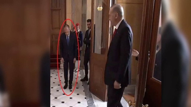 Υπόκλιση Γιώργου Γεραπετρίτη στον Ρετζέπ Ταγίπ Ερντογάν: «Μικρέ ανεβασέ μου τις βαλίτσες. Έχουμε μπουχτίσει απο προσκυνημένους…» – Σάλος στο twitter με την κινησή του (photo-video)