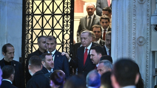 Άφιξη Ερντογάν στην Αθήνα: Αυτός είναι ο μοναδικός επιχειρηματίας που συνάντησε στην πρεσβεία της Τουρκίας (video)