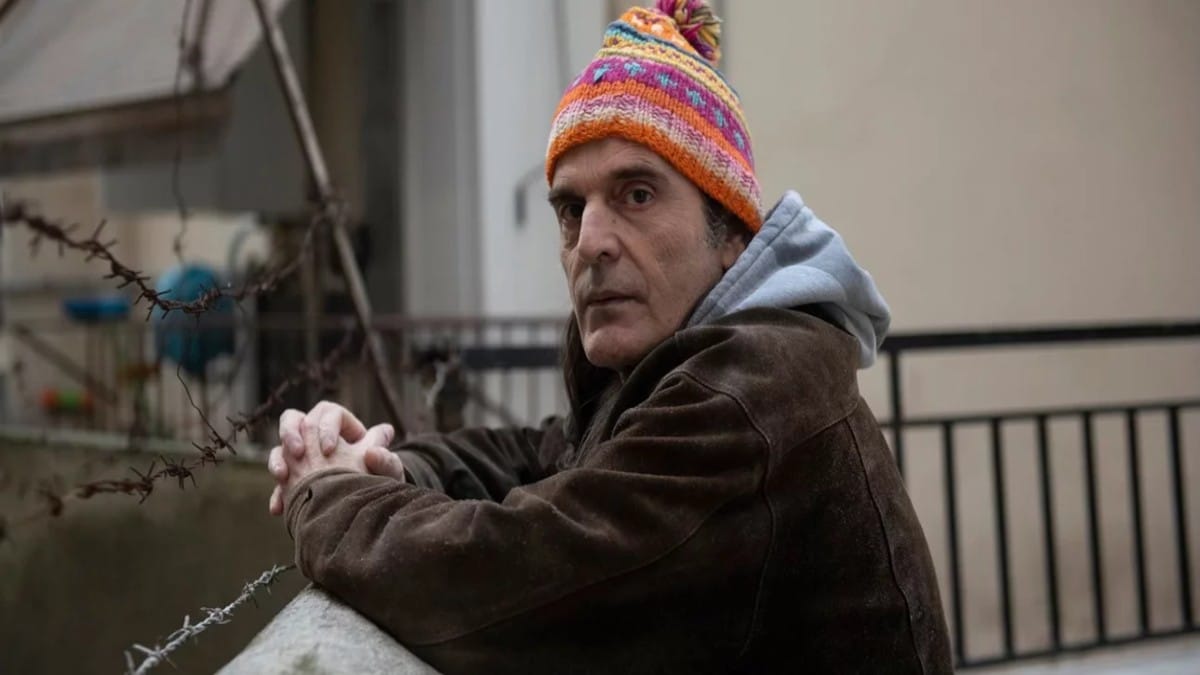 Θρήνος στο μουσικό στερέωμα: Πέθανε ο Γιώργος Τόλιος, ντράμερ του θρυλικού συγκροτήματος «Τρύπες» (photo-video)