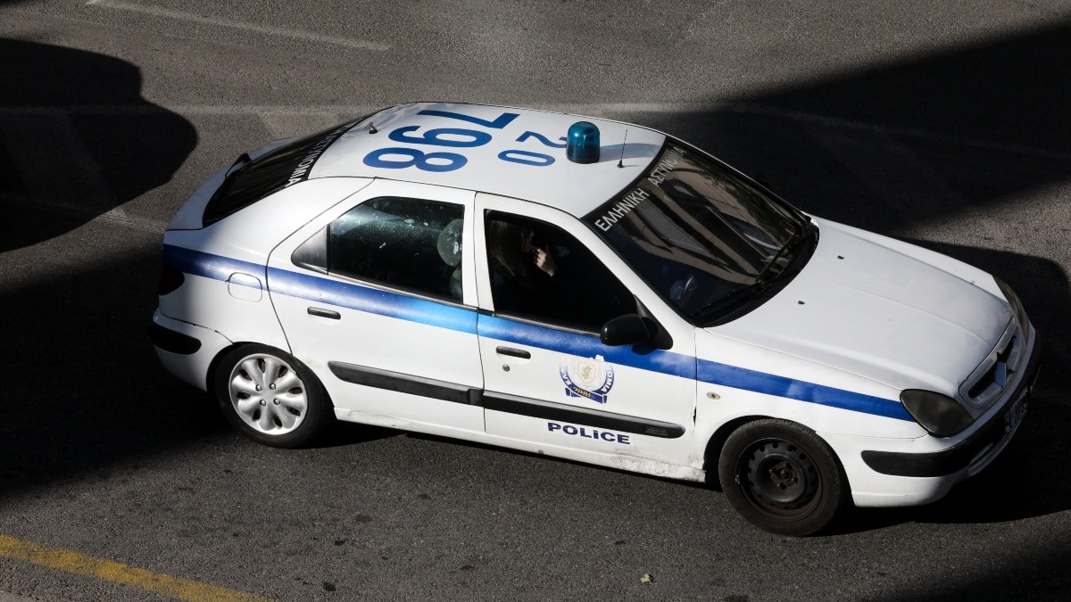 Γυναικοκτονία στη Σαλαμίνα: Η 43χρονη είχε καταγγείλει τον 70χρονο σύντροφό της για κακοποίηση και απειλές (video)