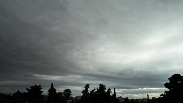 Καιρός σήμερα 12/12: Βροχές και καταιγίδες στα νησιά – Σε ποιές περιοχές θα «χτυπήσουν» 20άρια (video)