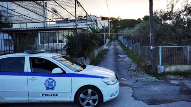 Άγριο έγκλημα στα Καλύβια: Τι είπε ο 16χρονος πατροκτόνος στους αστυνομικούς – Είχαν συχνά προστριβές με τον 71χρονο πατέρα του