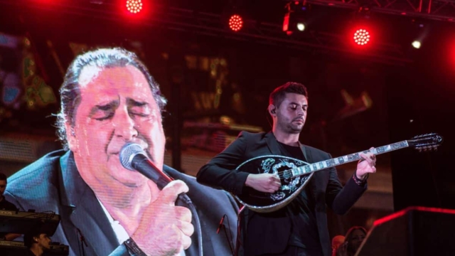 Ο Βασίλης Καρράς πριν πεθάνει αποκάλυψε τη συλλογή του με σπάνια αυτοκίνητα (ΒΙΝΤΕΟ)