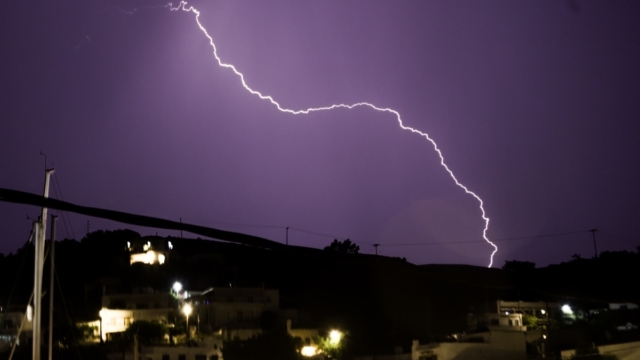 Καιρός σήμερα 9/12: Βροχές και καταιγίδες στη μισή Ελλάδα – Αναλυτική πρόγνωση