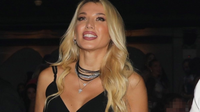 Κίνηση ανθρωπιάς από Κωνσταντίνα Σπυροπούλου: «Χαρίζω τα ρούχα μου σε εκκλησίες και οικογένειες που τα χρειάζονται»