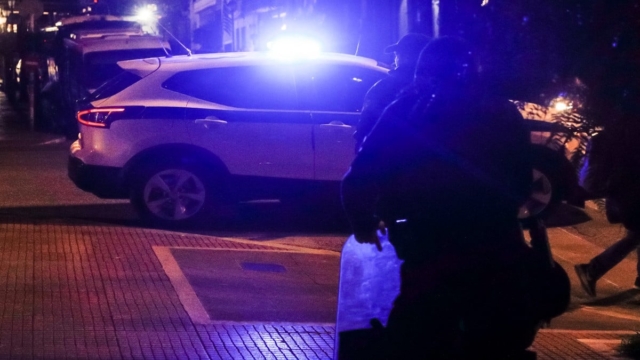 Νέα Ιωνία: Πακιστανός κρατούσε μαχαίρι και φώναζε «All@hu Akb@r» – Τον εντόπισαν, τον ακινητοποίησαν και τον πήγαν στο αστυνομικό τμήμα