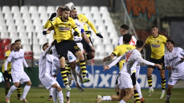 Πανσερραϊκός – ΑΕΚ 2-2: Στοίχισε το λάθος του Αθανασιάδη στο 94′
