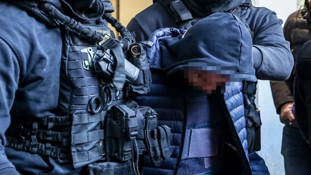 Νέο ξέσπασμα του πατέρα του 18χρονου για τα επεισόδια στου Ρέντη: «Του είπαν “πάρ’ το πάνω σου και θα σου δώσουμε λεφτά” – Έχουν μπλέξει οι μικροί και έχουν σωθεί οι μεγάλοι»