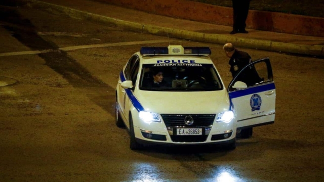 Φρίκη στη Βοιωτία: Ο αστυνομικός προσπάθησε να κάψει ζωντανή την πρώην σύντροφό του προτού την μαχαιρώσει