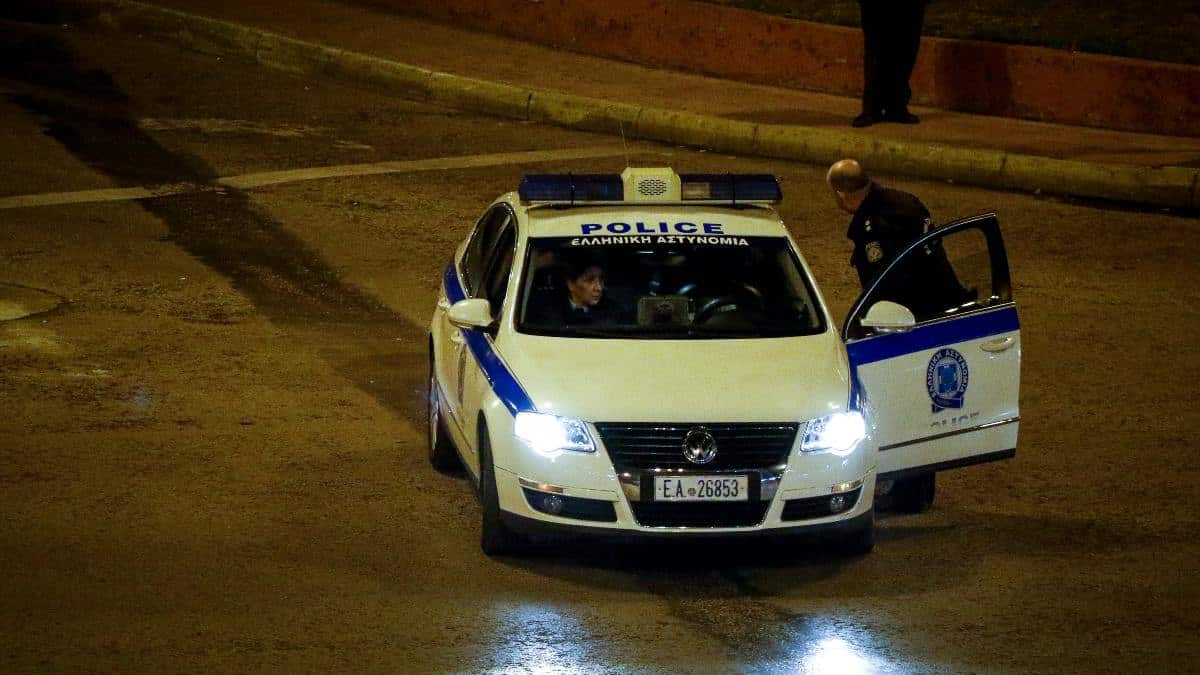 Φρίκη στη Βοιωτία: Ο αστυνομικός προσπάθησε να κάψει ζωντανή την πρώην σύντροφό του προτού την μαχαιρώσει