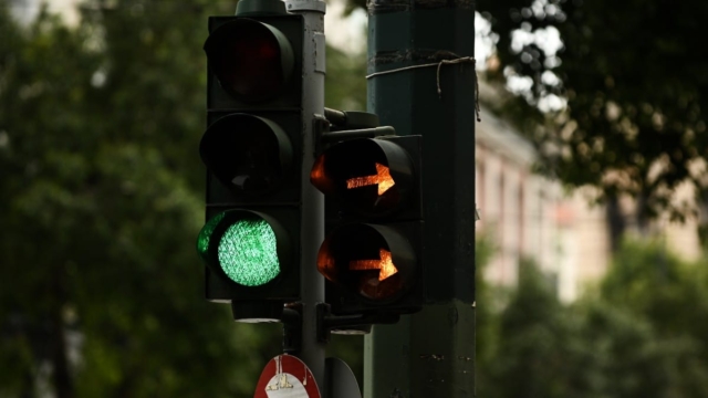 700 ευρώ το πρόστιμο: Σε ποια φανάρια θα μπουν κάμερες – Ποιοι κινδυνεύουν με «καμπάνα»