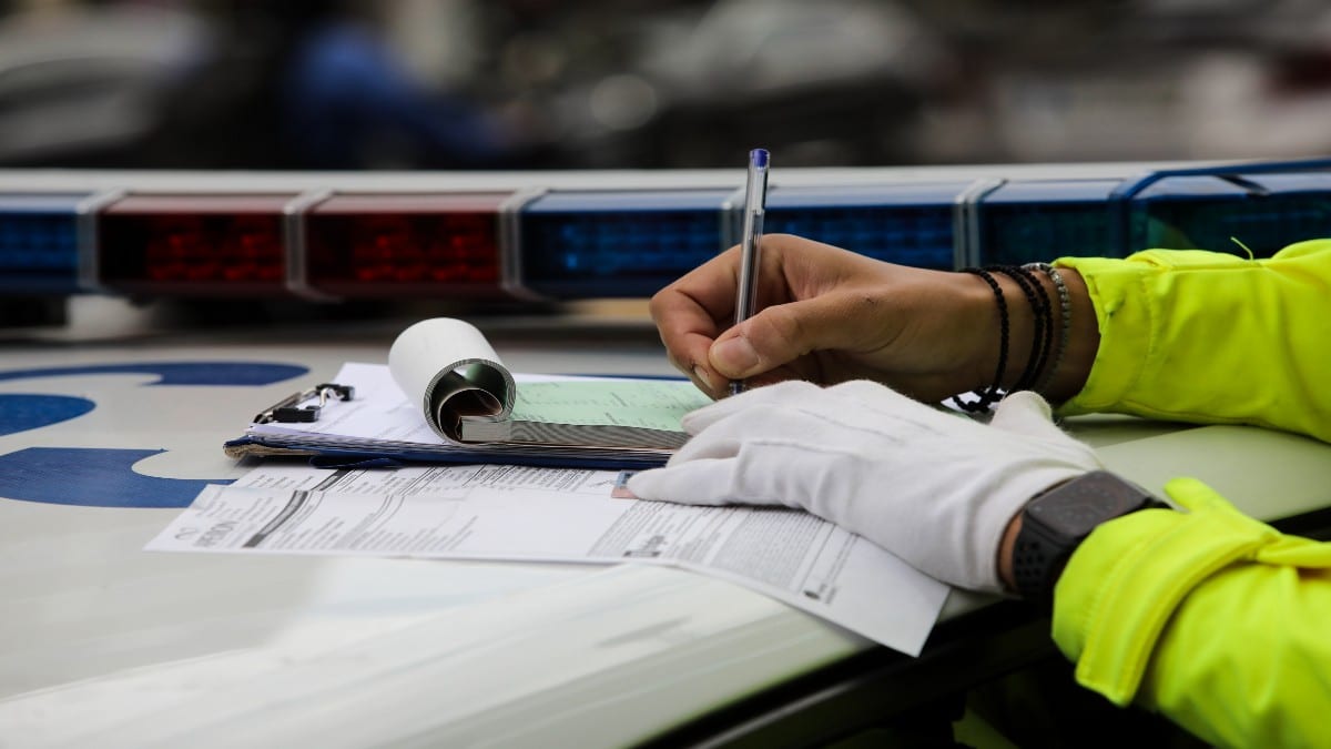 Παράβαση που κάνει το 90% των οδηγών – Ποιοι κινδυνεύουν με πρόστιμο 100 ευρώ