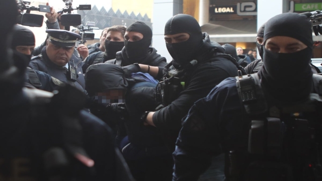 Επεισόδια στον Ρέντη: Ταυτοποιήθηκε το DNA του 16χρονου αδερφού του 18χρονου προφυλακισμένου – Εντοπίστηκε και πυρίτιδα (Video)