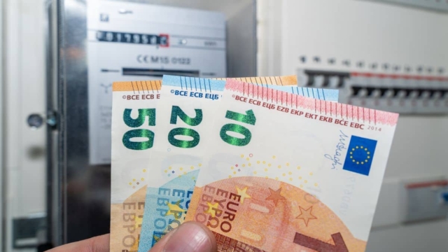 Επίδομα ρεύματος: Ποσά έως και 480 ευρώ για όσους ζεσταίνονται με ηλεκτρική ενέργεια – Ποιοι είναι οι δικαιούχοι;
