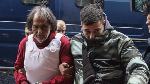 Προκαλεί ο γυναικοκτόνος της Σαλαμίνας: «Σκέφτηκα να αυτοκτονήσω, αλλά μύρισα το μπαρούτι και ανακατεύτηκα»