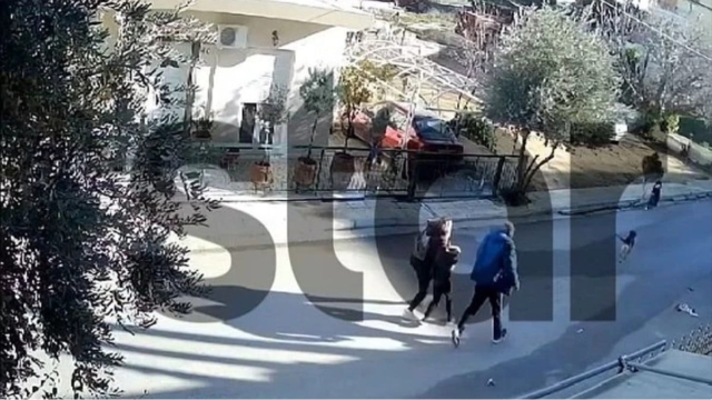 Βίντεο ντοκουμέντο: Η στιγμή της άγριας επίθεσης του σκύλου στο 9χρονο αγόρι στο Καματερό – Προκάλεσε δυο βαθιές πληγές στο παιδί