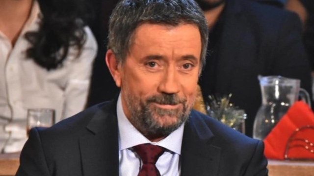 Σπύρος Παπαδόπουλος: «Περπατούσαμε με έναν φίλο σε ένα χωριό με χιόνια και όποια τηλεόραση ακουγόταν έβλεπαν “Στην υγειά μας”» (video)