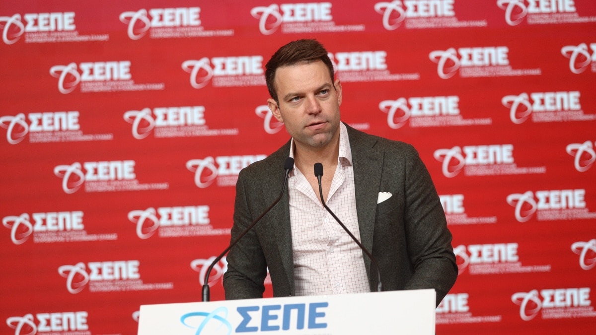 Ο Στέφανος Κασσελάκης ήθελε να μιλήσει με ρητό και μπέρδεψε τον Ηράκλειτο με τον Ηρόδοτο (video)