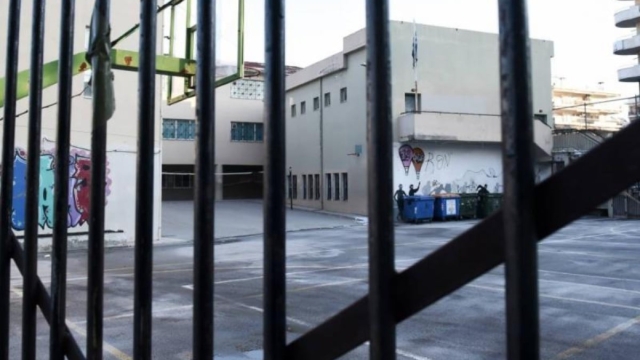 Πέραμα: Πτώση παιδιού από το μπαλκόνι Γυμνασίου – Μεταφέρθηκε στο «Παίδων»