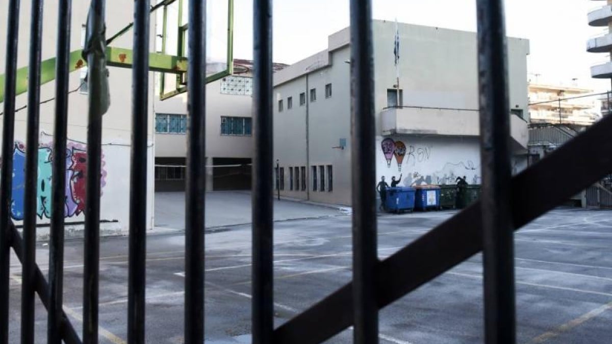 Πέραμα: Πτώση παιδιού από το μπαλκόνι Γυμνασίου – Μεταφέρθηκε στο «Παίδων»