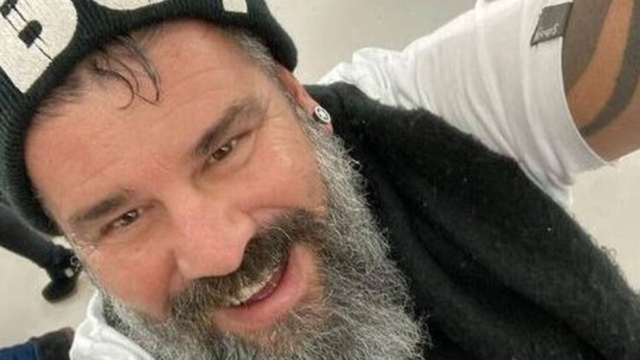 Πέθανε ο σχεδιαστής μόδας Τόλης Σκουλαριώτης! Τον βρήκαν νεκρό στο σπίτι του – «Τολάρα, ξωτικό, αφήνεις κενό» – Το “αντίο” των φίλων του (photos)