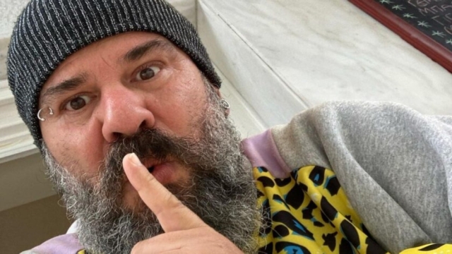 Τόλης Σκουλαριώτης: Αυτή είναι η αιτία του ξαφνικού θανάτου του! Τον έψαχναν δύο μέρες – «Τον βρήκαν νεκρό δύο μπροστά στην πόρτα & το σκυλάκι του δίπλα» (Video)