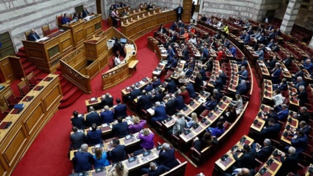 Φορολογικό νομοσχέδιο: Πέρασε από τη Βουλή με 158 «ναι» – Οι 4 αλλαγές της τελευταίας στιγμής