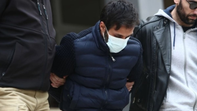 Γυναικοκτονία στη Θεσσαλονίκη: «Θα σκυλιάσω να βρω τη γυναίκα μου» έλεγε στα κανάλια ο 39χρονος που σκότωσε την έγκυο σύντροφό του
